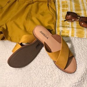 Soda brand womens flats size 6.50